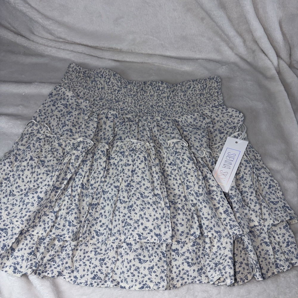 Sienna Sky blue‎ & white ditsy floral tiered ruffle mini skirt Undershorts Large